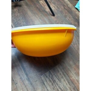 Tupperware 12" Large Mixing Bowl With Tupperware Seal Lid 224-9